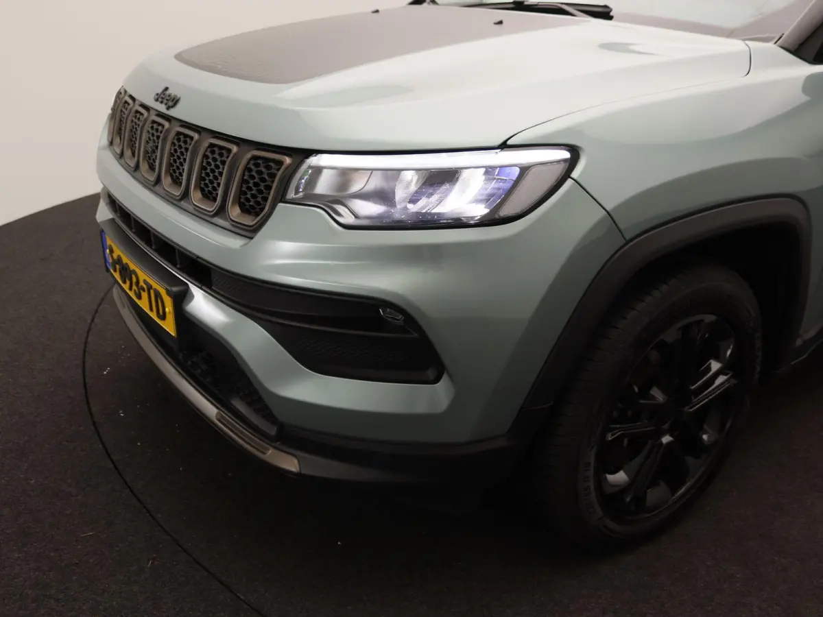 4xe 240 Plug-in Hybrid Upland | 360° Camera | Stoelverwarming | Climate control | Navigatie