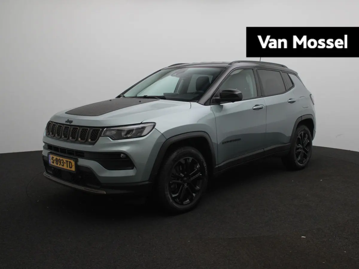 4xe 240 Plug-in Hybrid Upland | 360° Camera | Stoelverwarming | Climate control | Navigatie