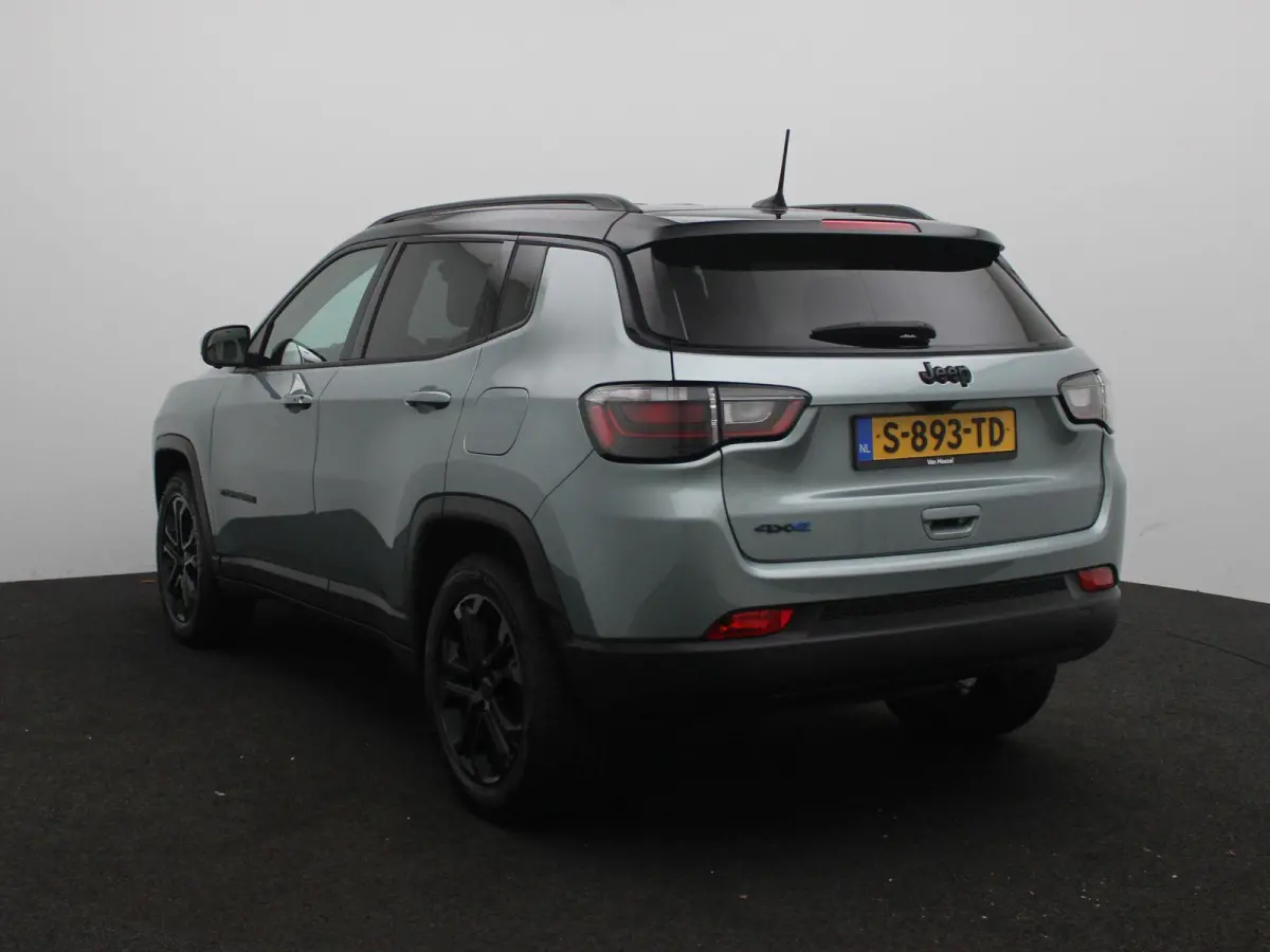 4xe 240 Plug-in Hybrid Upland | 360° Camera | Stoelverwarming | Climate control | Navigatie