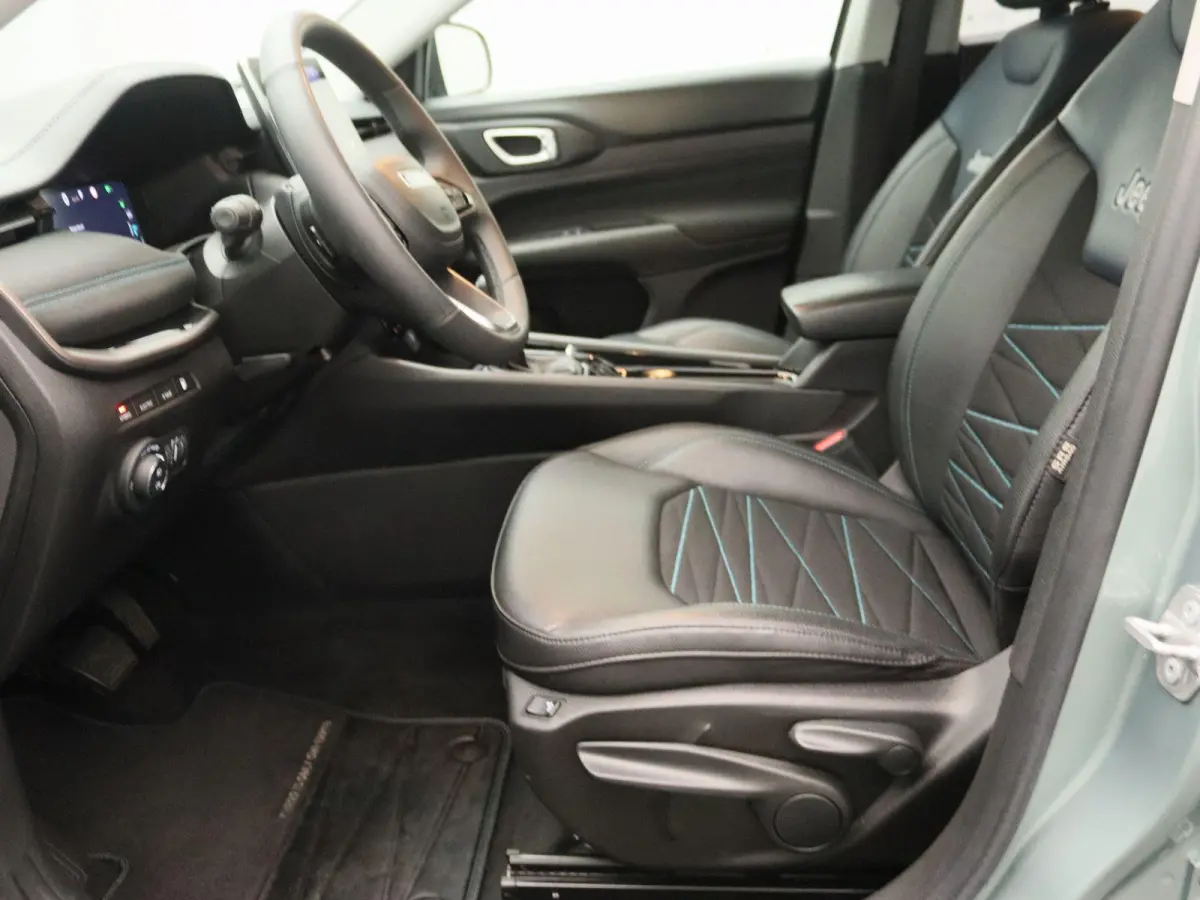 4xe 240 Plug-in Hybrid Upland | 360° Camera | Stoelverwarming | Climate control | Navigatie