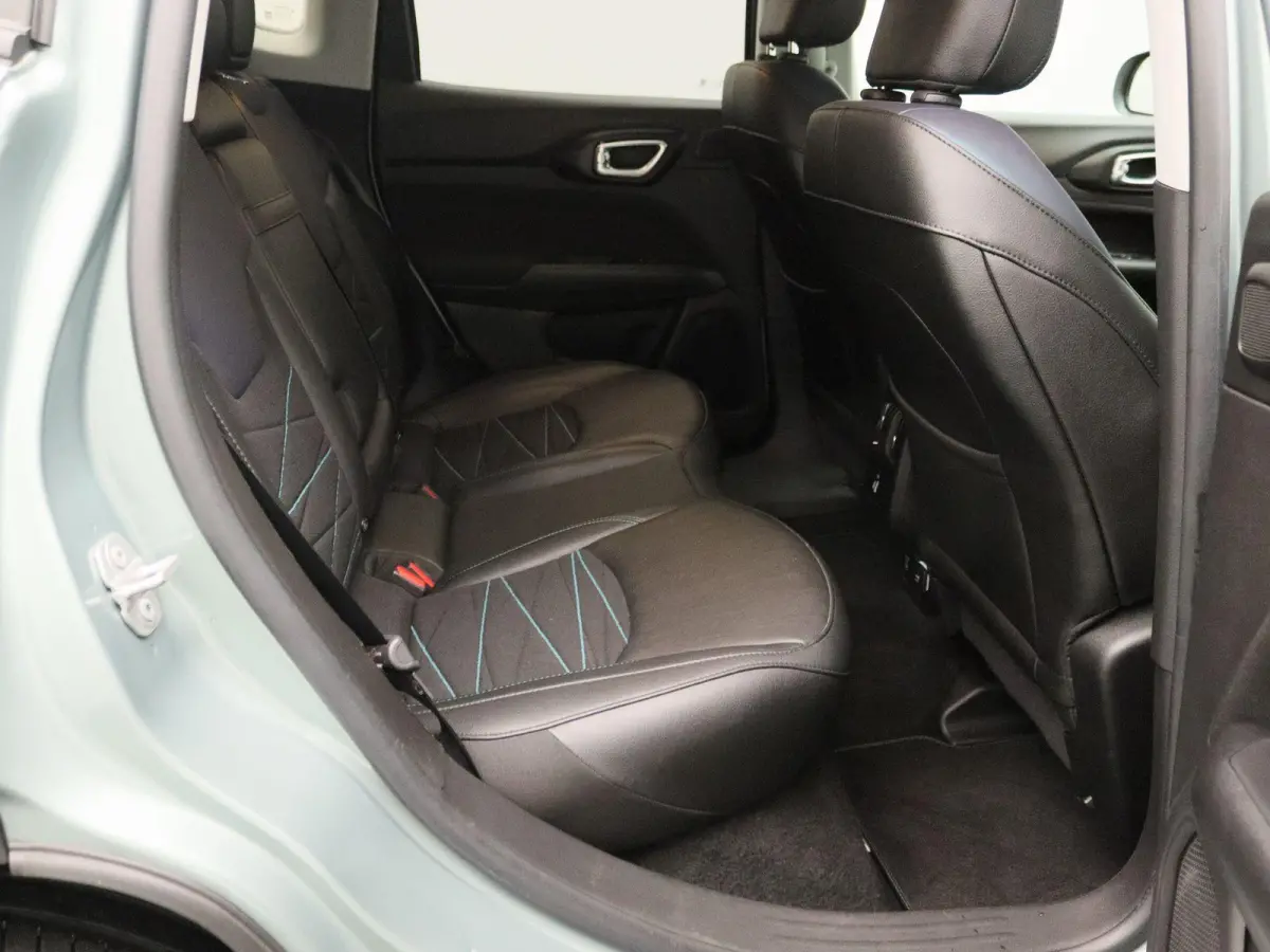 4xe 240 Plug-in Hybrid Upland | 360° Camera | Stoelverwarming | Climate control | Navigatie