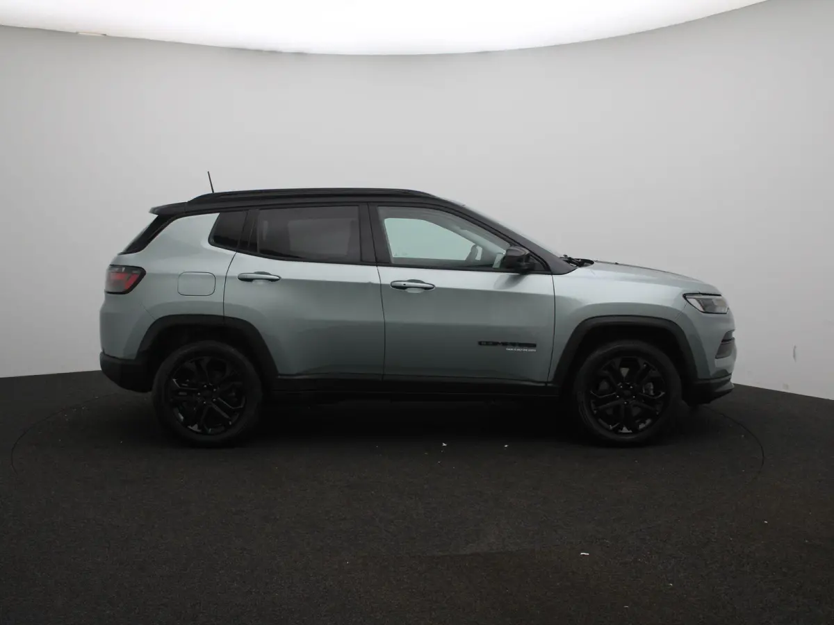 4xe 240 Plug-in Hybrid Upland | 360° Camera | Stoelverwarming | Climate control | Navigatie