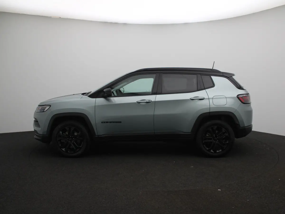 4xe 240 Plug-in Hybrid Upland | 360° Camera | Stoelverwarming | Climate control | Navigatie