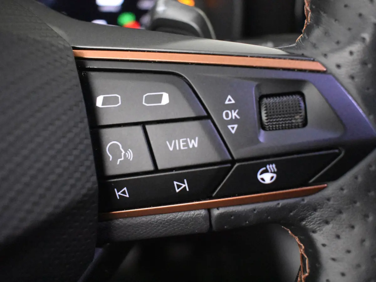 1.5 TSI Business Edition 150pk DSG/AUTO | Achteruitrijcamera | Stoelverwarming | Keyless entry/start | Adaptive cruise control | Navigatie | 18" LMV
