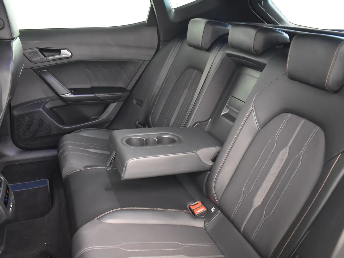 1.5 TSI Business Edition 150pk DSG/AUTO | Achteruitrijcamera | Stoelverwarming | Keyless entry/start | Adaptive cruise control | Navigatie | 18" LMV