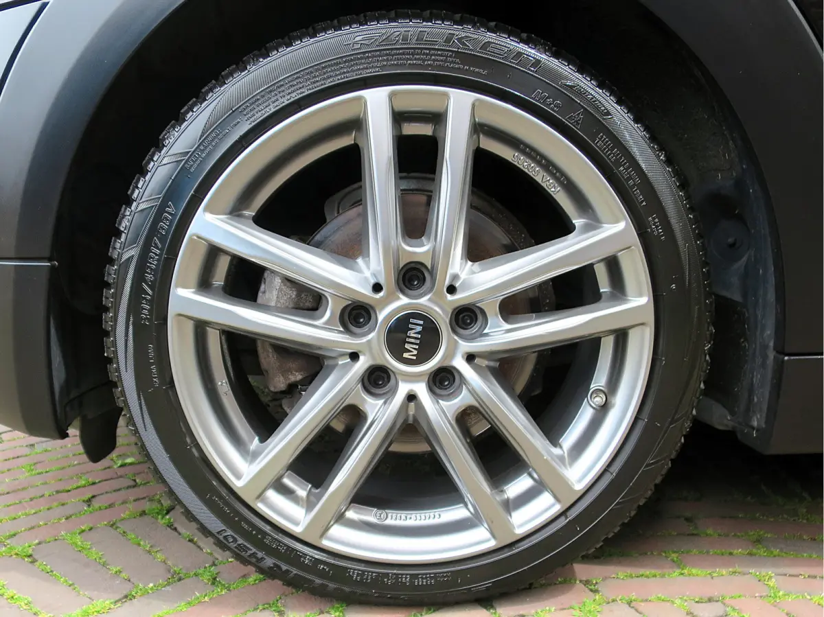 1.5 F56 LCI met Navi, BT, Clima, PDC en 17"