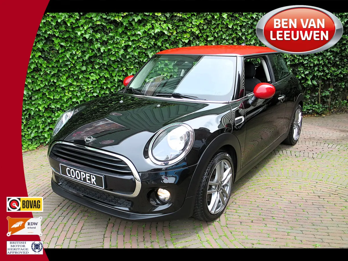 1.5 F56 LCI met Navi, BT, Clima, PDC en 17"