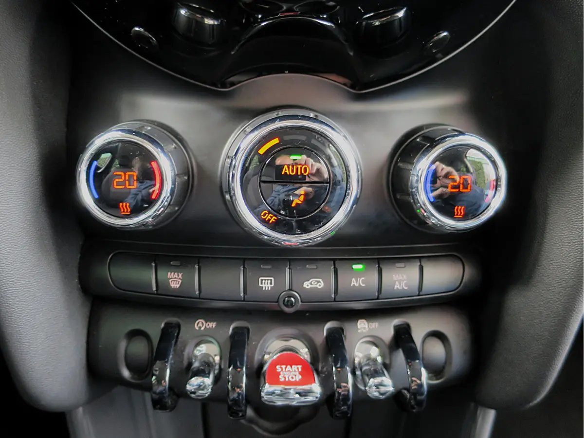 1.5 F56 LCI met Navi, BT, Clima, PDC en 17"