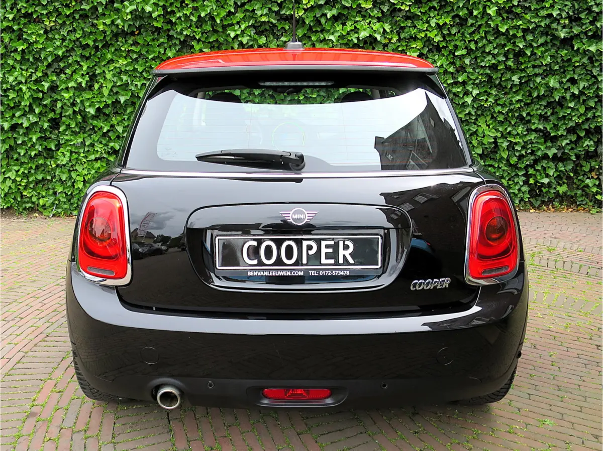 1.5 F56 LCI met Navi, BT, Clima, PDC en 17"