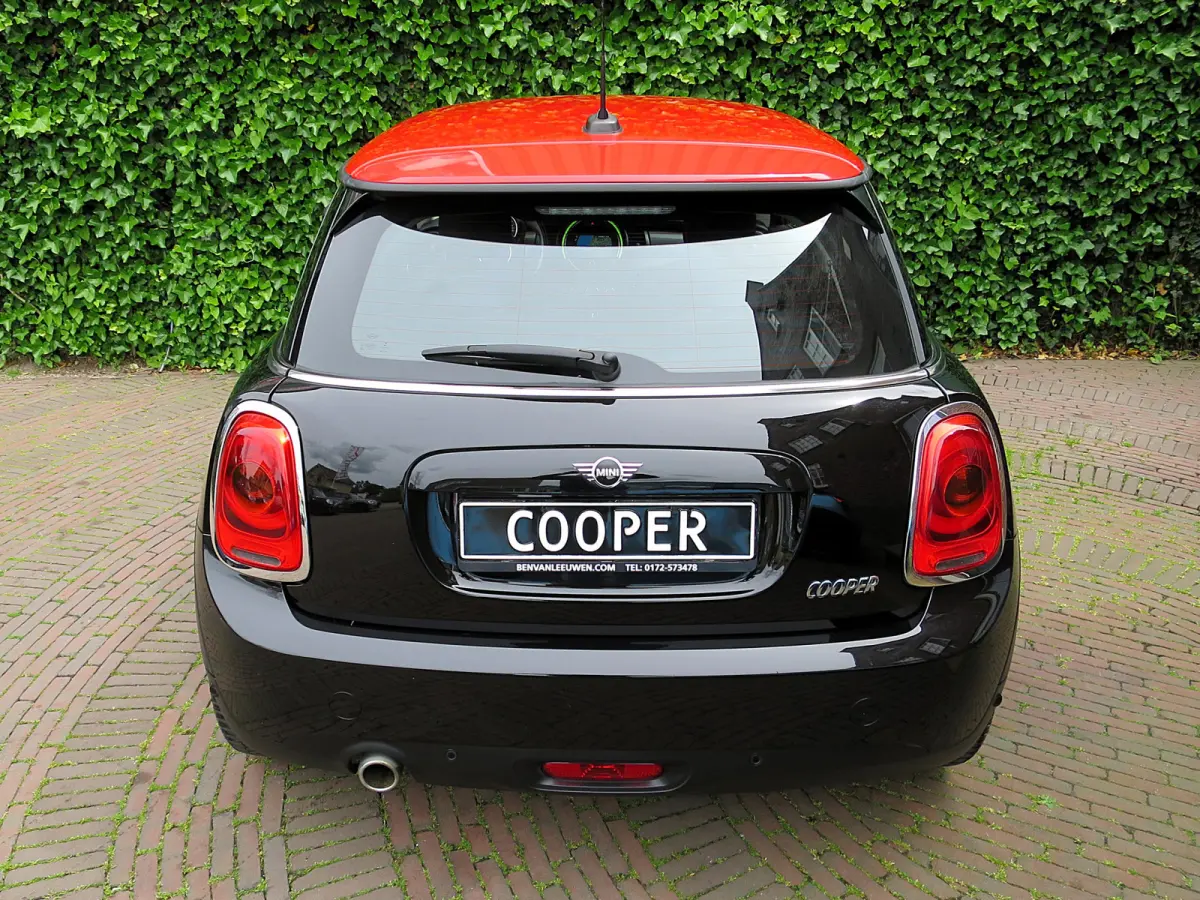 1.5 F56 LCI met Navi, BT, Clima, PDC en 17"