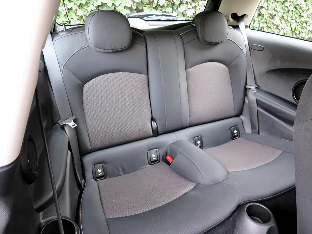1.5 F56 LCI met Navi, BT, Clima, PDC en 17"