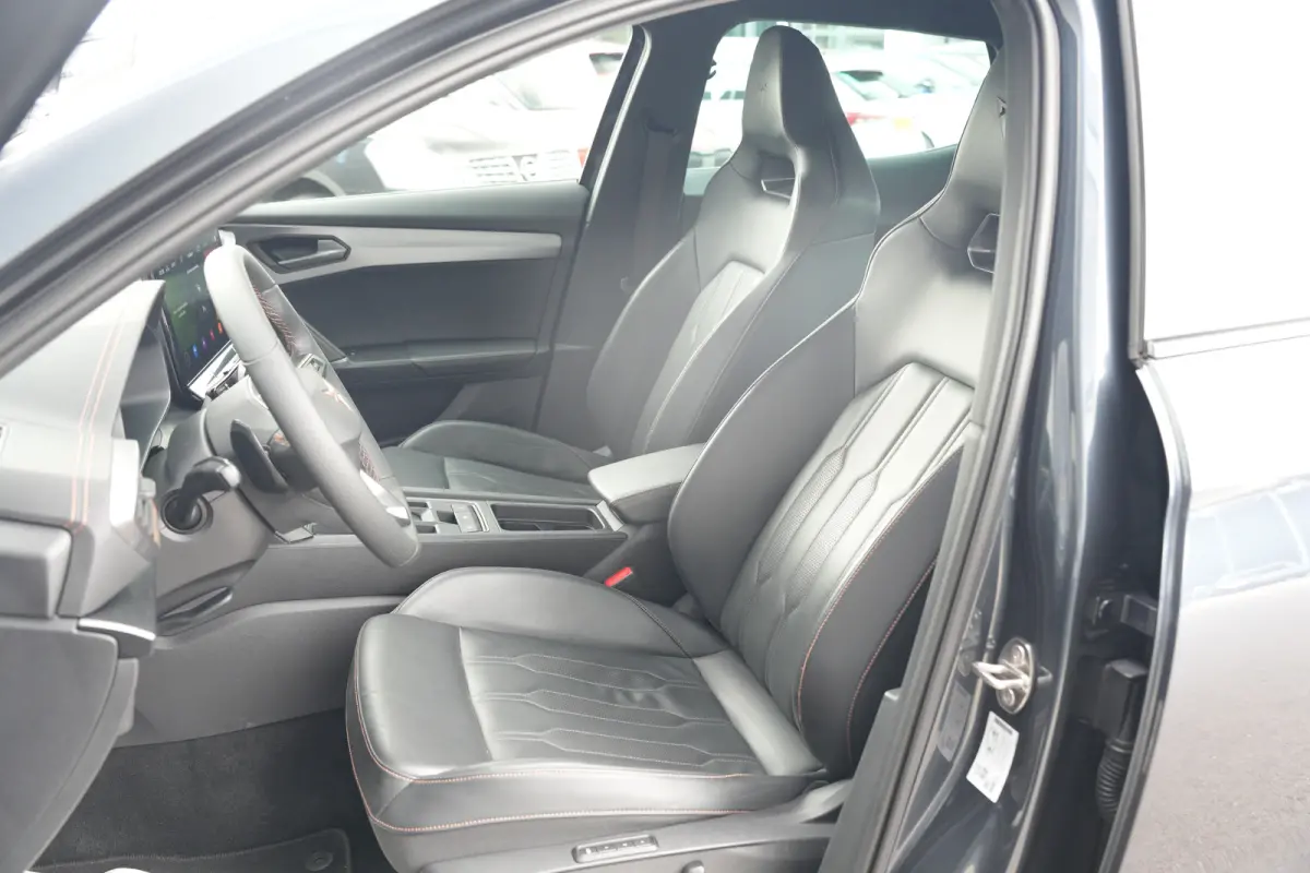1.4 e-Hybrid 245pk VZ Performance | Trekhaak | Leder | Bestuurdersstoel Elektrisch | Camera | 19"