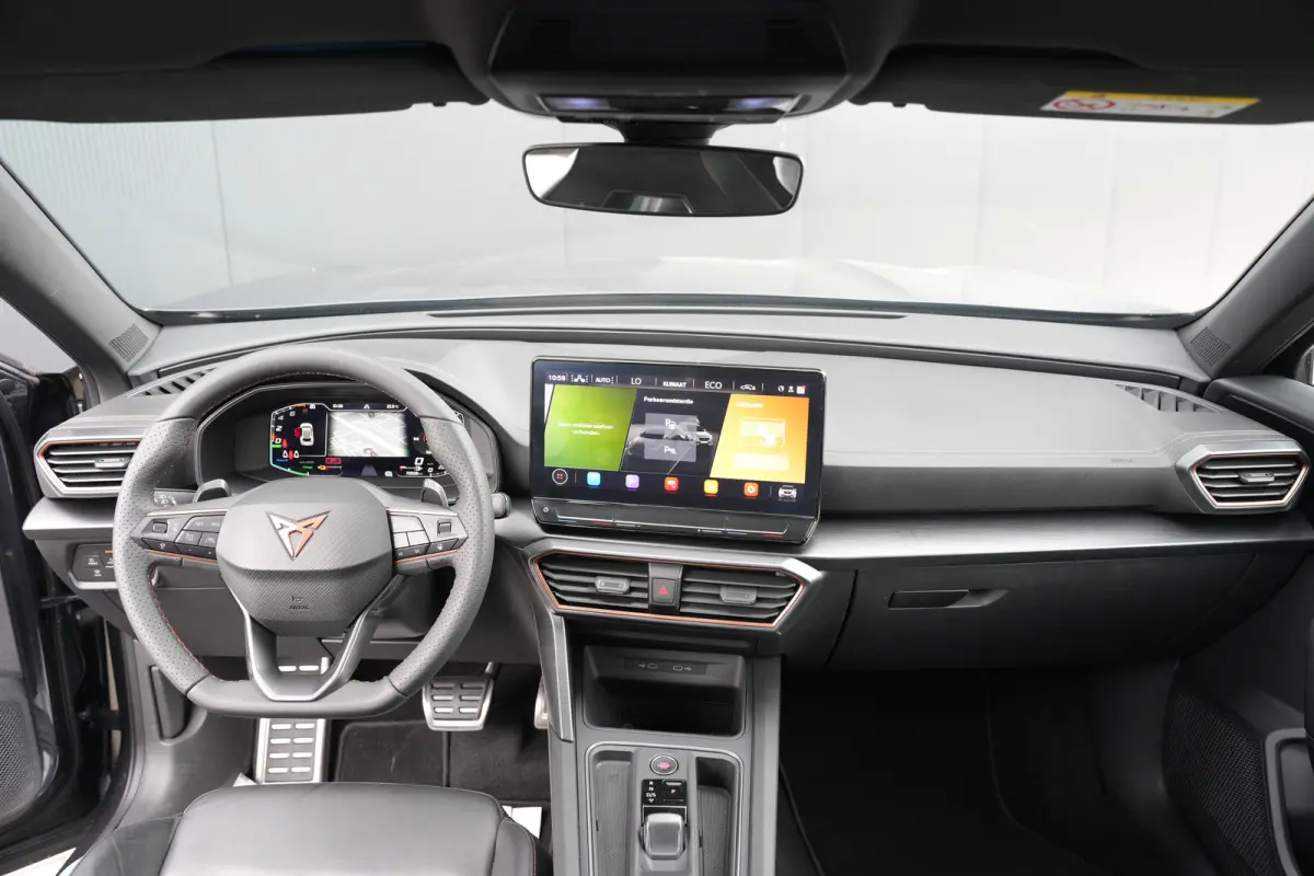 1.4 e-Hybrid 245pk VZ Performance | Trekhaak | Leder | Bestuurdersstoel Elektrisch | Camera | 19"