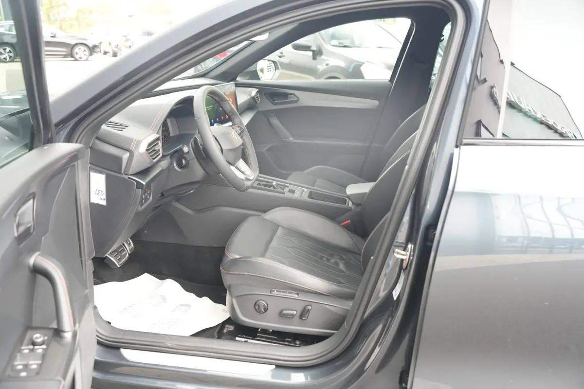 1.4 e-Hybrid 245pk VZ Performance | Trekhaak | Leder | Bestuurdersstoel Elektrisch | Camera | 19"