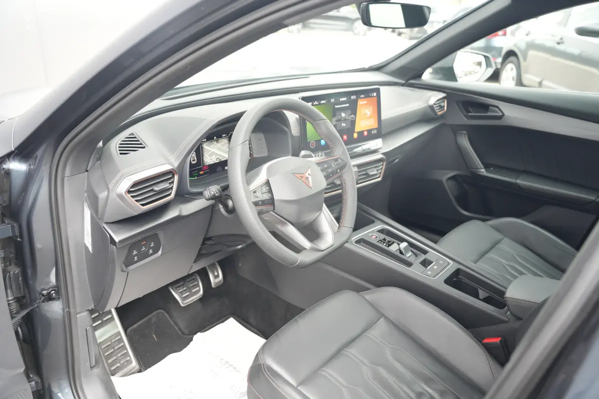 1.4 e-Hybrid 245pk VZ Performance | Trekhaak | Leder | Bestuurdersstoel Elektrisch | Camera | 19"