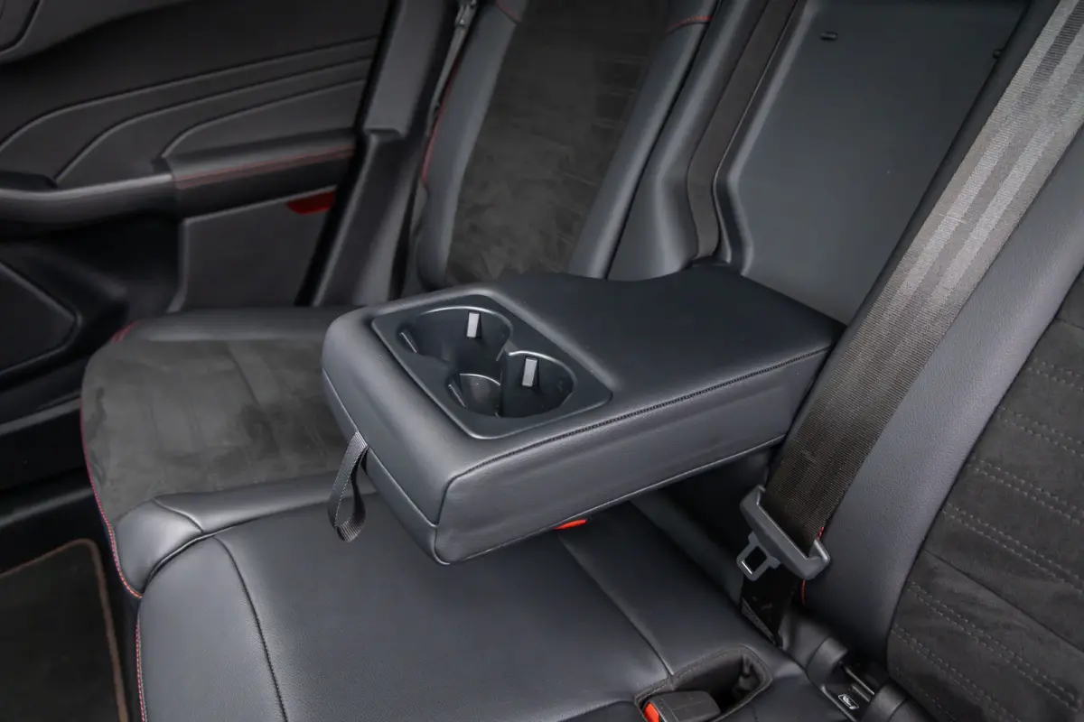 2.5 Plug-In Hybrid ST-Line X | Pano-dak | AGR-stoel | Elektr. Trekhaak | Camera V+A | B&O audio | Winter-pack | Half Leder | Elektr. Klep | Full LED