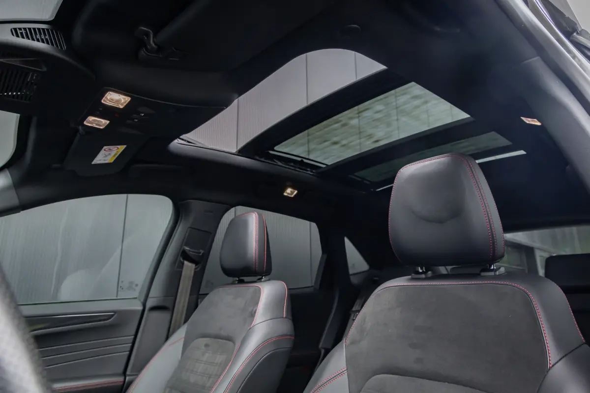 2.5 Plug-In Hybrid ST-Line X | Pano-dak | AGR-stoel | Elektr. Trekhaak | Camera V+A | B&O audio | Winter-pack | Half Leder | Elektr. Klep | Full LED