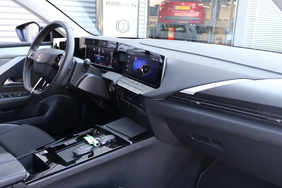 1.6 Hybrid Business Edition 1e Eigenaar | Volledig Onderh | NAP | BTW | Winterpack | Camera | Navi | 1 Kabel | Carplay | Climate |  LED | DAB | Keyless | PDC