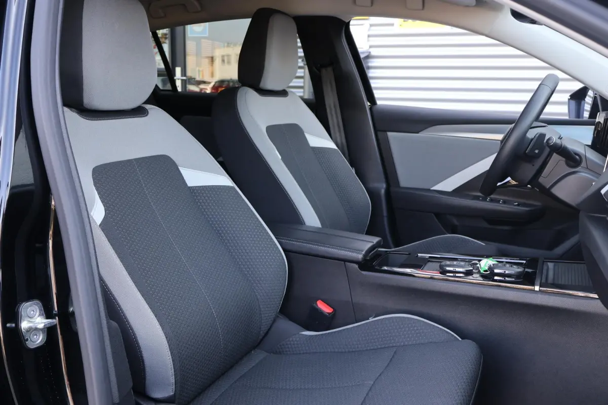 1.6 Hybrid Business Edition 1e Eigenaar | Volledig Onderh | NAP | BTW | Winterpack | Camera | Navi | 1 Kabel | Carplay | Climate |  LED | DAB | Keyless | PDC
