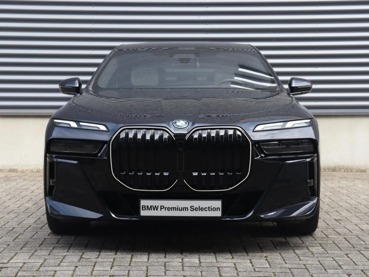 xDrive60 | High Executive | M Sportpakket Pro | Executive Lounge | Rear-Seat Entertainment Experience | Driving Assistant Prof. | Head-Up | Stoel Massage & Ventilatie | SOH 100% | 20'' LMV