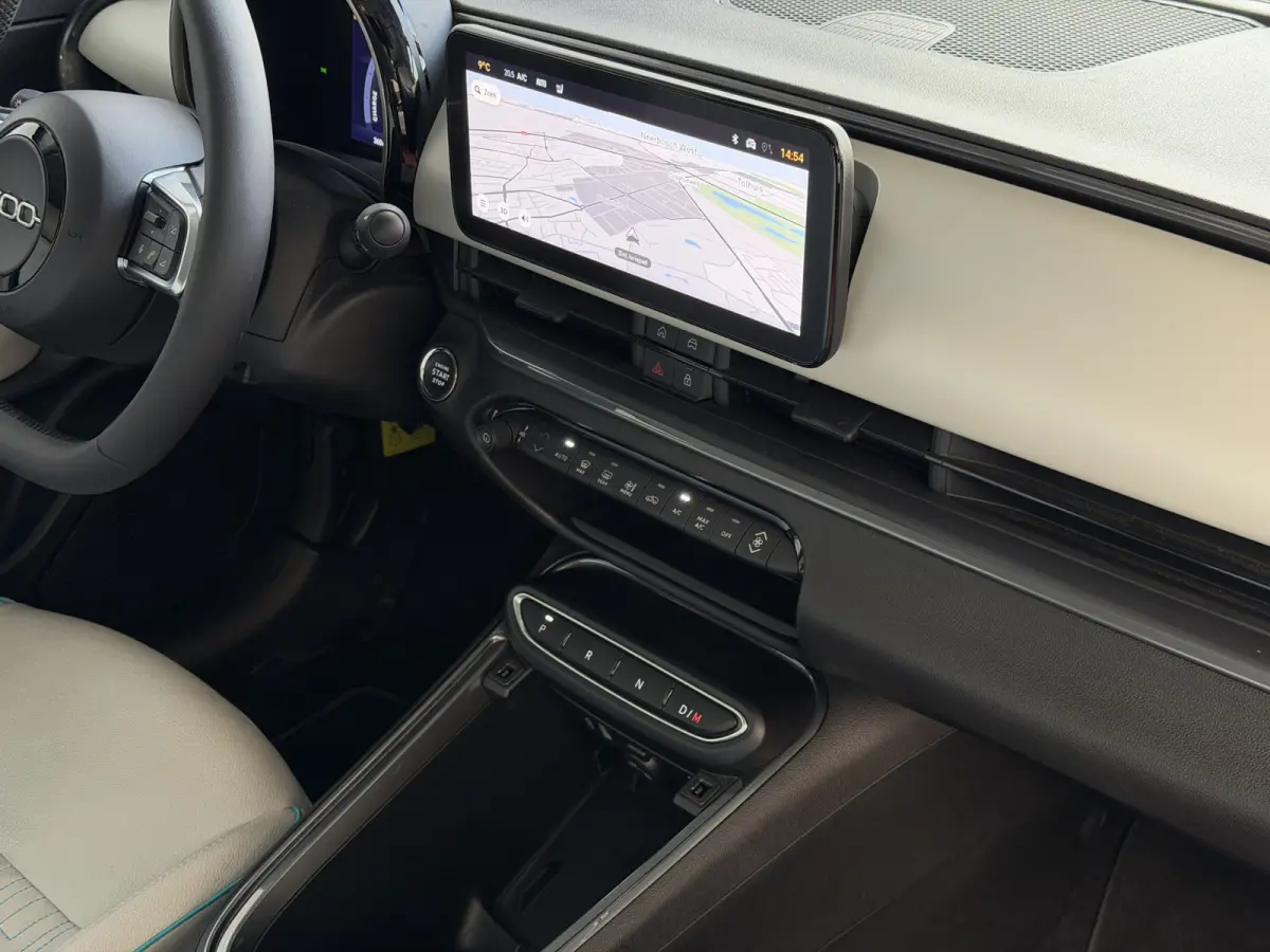 1.2 HYBRID LA PRIMA STOELVERW. ELEK.KLEP LEER MASSAGE CAMERA CARPLAY ADAP.CRUISE ELEK.STOEL 18''LMV ✅ Top Auto Fiat Wijchen , 30 Jaar ervaring in Fiat , Wij leveren de : Icon / La Prima / 