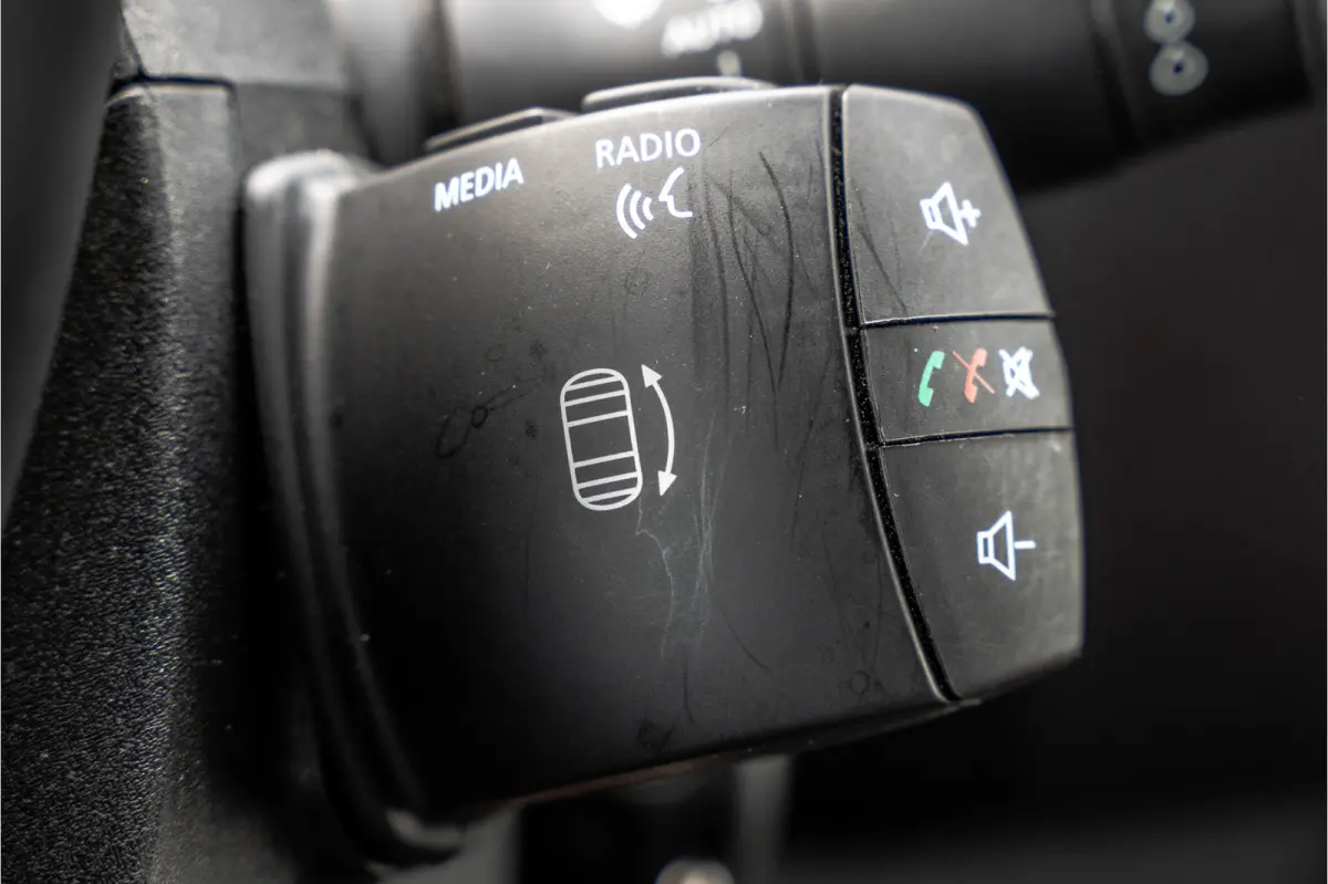 2.3dCi | Bakwagen met Laadklep | LED | Carplay | Camera | Cruise