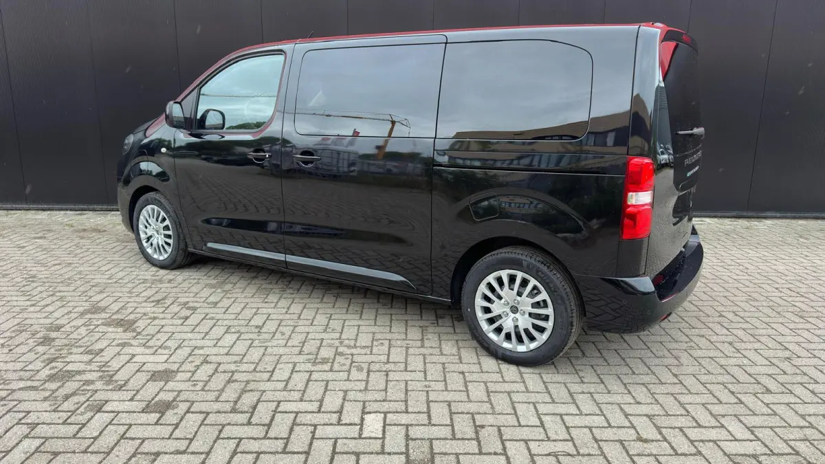Standard 50 kWh 8 persoons STOEL- EN STUURVERWARMING | NAVI | PARKEERCAMERA | CARPLAY | PDC V+A