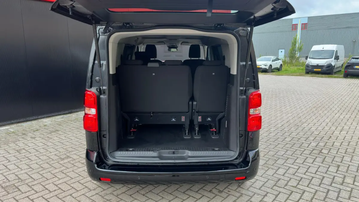 Standard 50 kWh 8 persoons STOEL- EN STUURVERWARMING | NAVI | PARKEERCAMERA | CARPLAY | PDC V+A