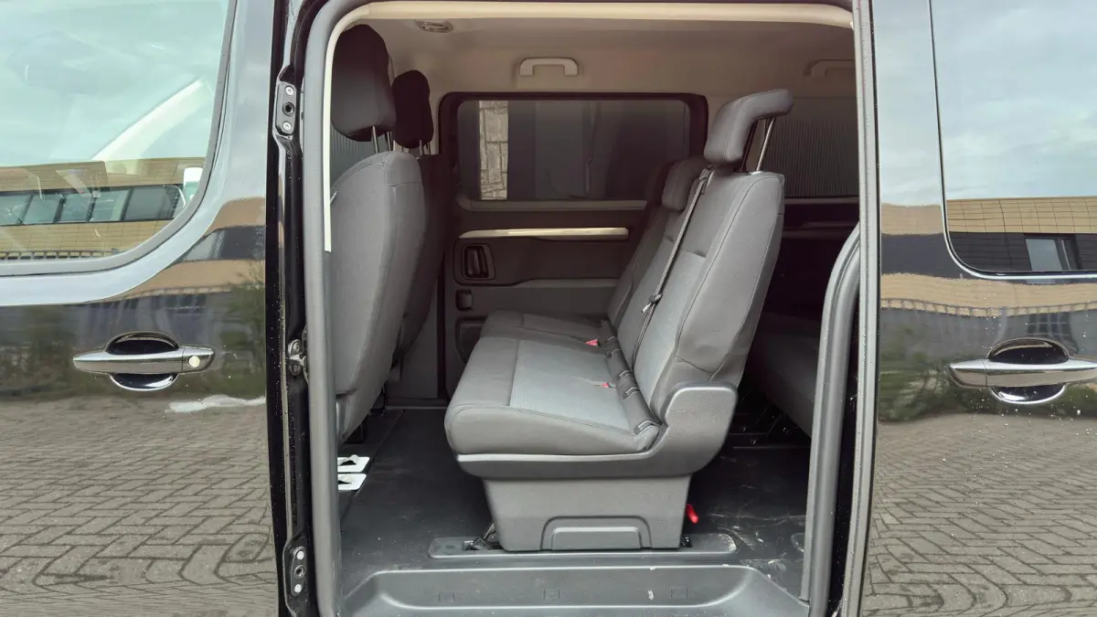Standard 50 kWh 8 persoons STOEL- EN STUURVERWARMING | NAVI | PARKEERCAMERA | CARPLAY | PDC V+A