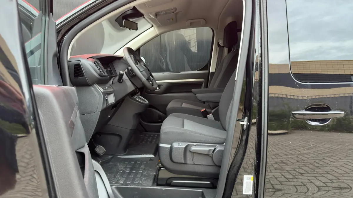 Standard 50 kWh 8 persoons STOEL- EN STUURVERWARMING | NAVI | PARKEERCAMERA | CARPLAY | PDC V+A