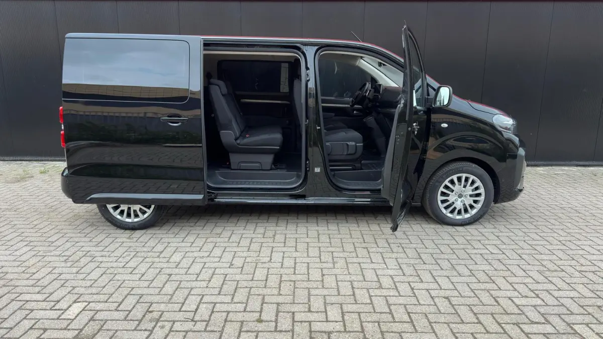 Standard 50 kWh 8 persoons STOEL- EN STUURVERWARMING | NAVI | PARKEERCAMERA | CARPLAY | PDC V+A