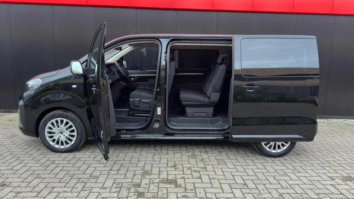 Standard 50 kWh 8 persoons STOEL- EN STUURVERWARMING | NAVI | PARKEERCAMERA | CARPLAY | PDC V+A