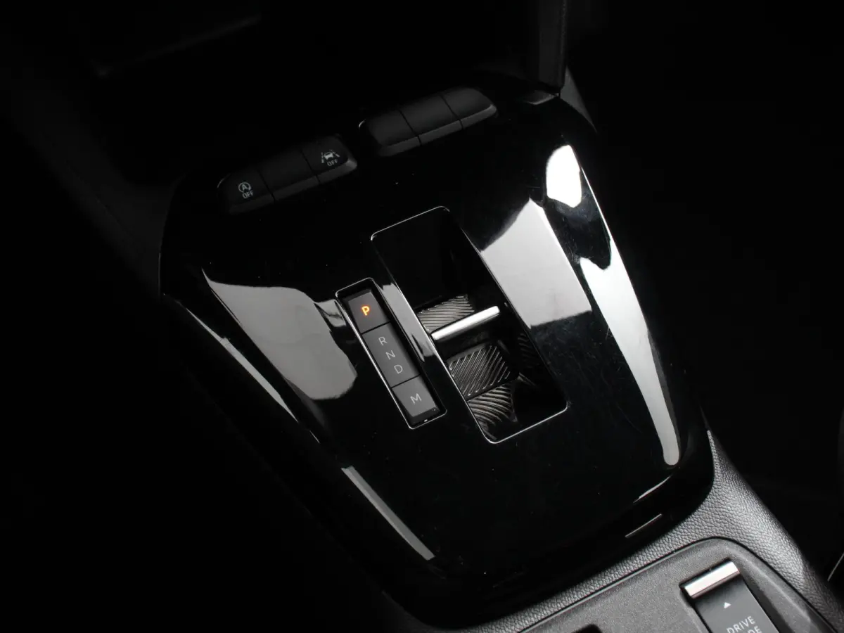 1.2 Turbo 100pk Automaat GS-Line Navigatie Apple Carplay/Android Auto Camera Airco Lichtmetalen Velgen Cruise control