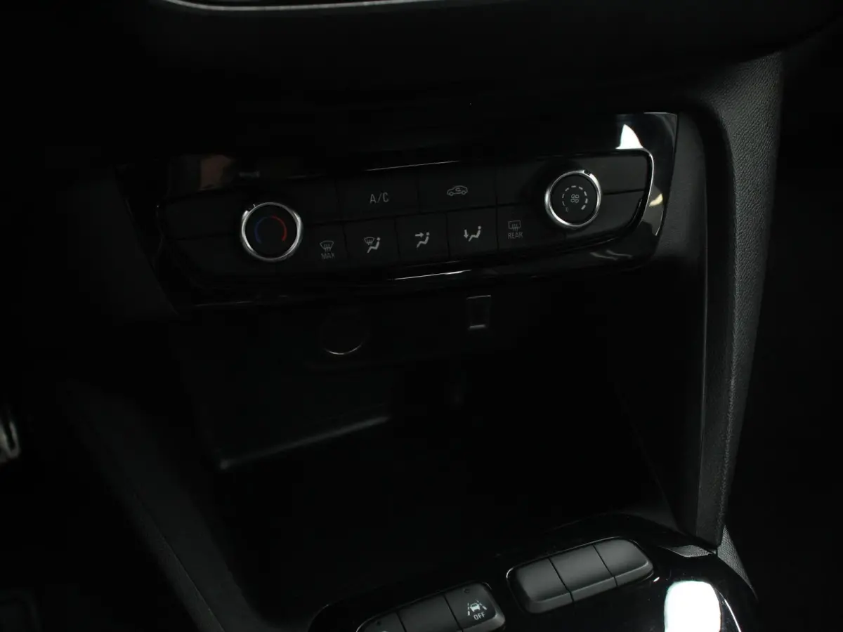 1.2 Turbo 100pk Automaat GS-Line Navigatie Apple Carplay/Android Auto Camera Airco Lichtmetalen Velgen Cruise control