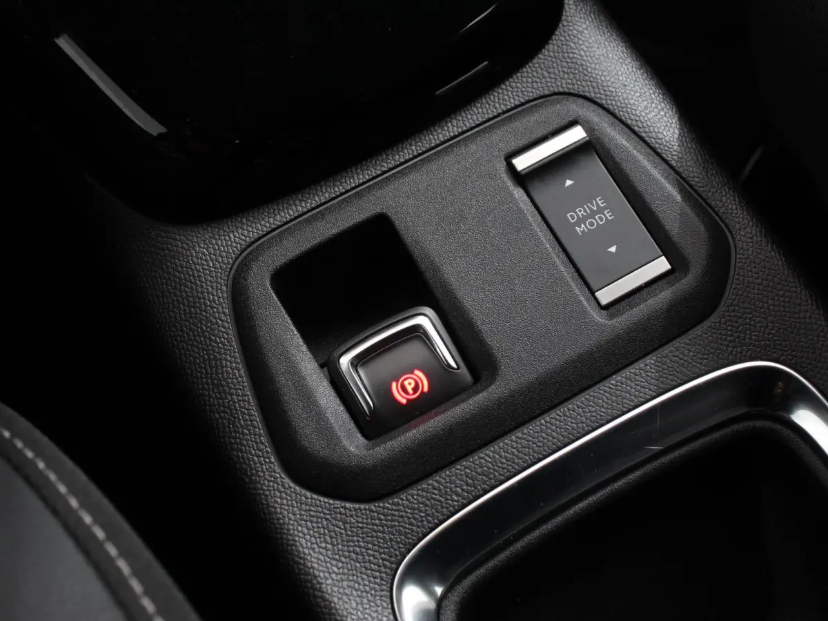 1.2 Turbo 100pk Automaat GS-Line Navigatie Apple Carplay/Android Auto Camera Airco Lichtmetalen Velgen Cruise control