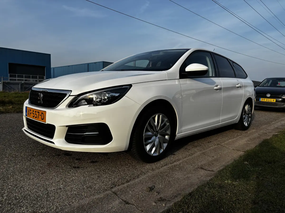 1.2 PureTech Blue Lease Active NAP|LEDEREN BEKLEDING|TREKHAAK|NAVI|CRUISE