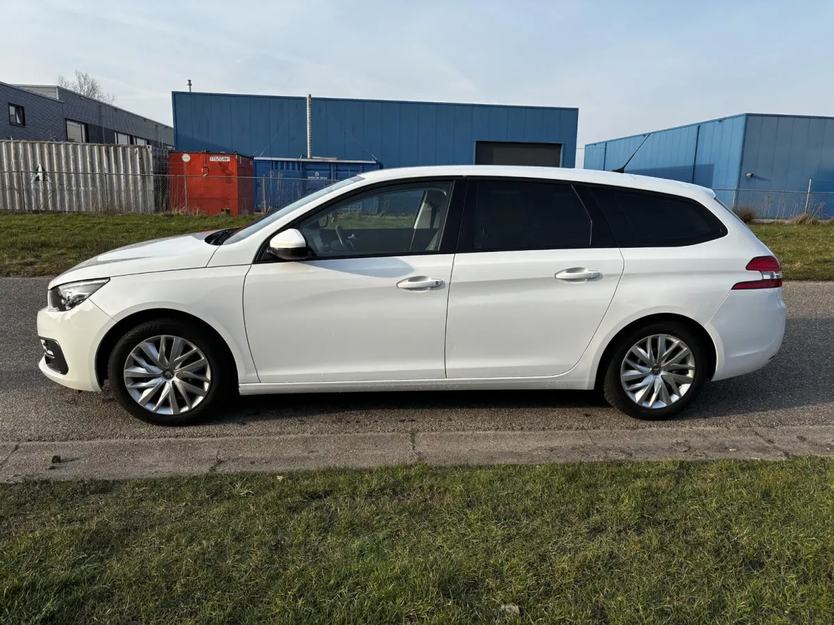 1.2 PureTech Blue Lease Active NAP|LEDEREN BEKLEDING|TREKHAAK|NAVI|CRUISE
