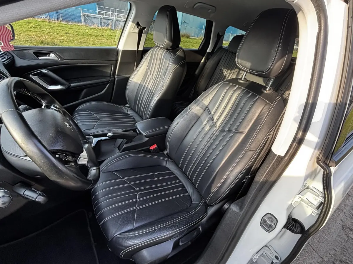 1.2 PureTech Blue Lease Active NAP|LEDEREN BEKLEDING|TREKHAAK|NAVI|CRUISE
