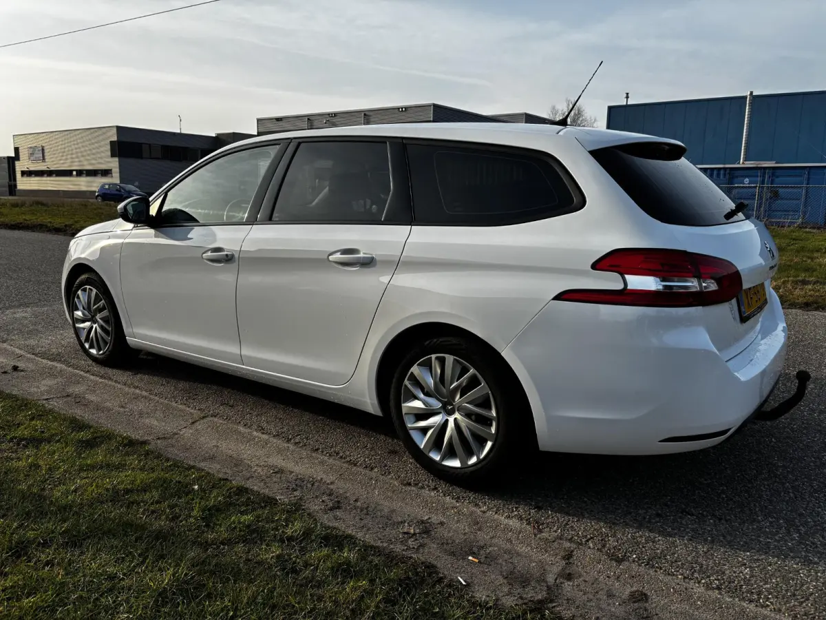 1.2 PureTech Blue Lease Active NAP|LEDEREN BEKLEDING|TREKHAAK|NAVI|CRUISE