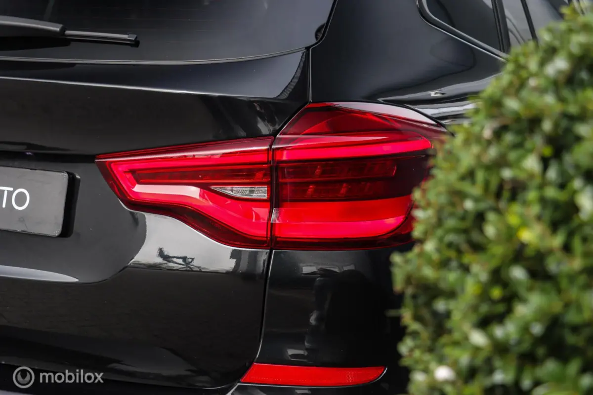 xDrive30e High Executive|M-Seats|PANO|H&K|HUD|Carbon|LED