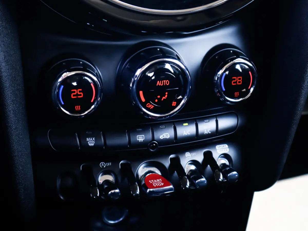 Mini 1.5 Camden Edition 1e-Eig. & Dealer-Onderh. BOVAG-Garantie. NL-Auto.