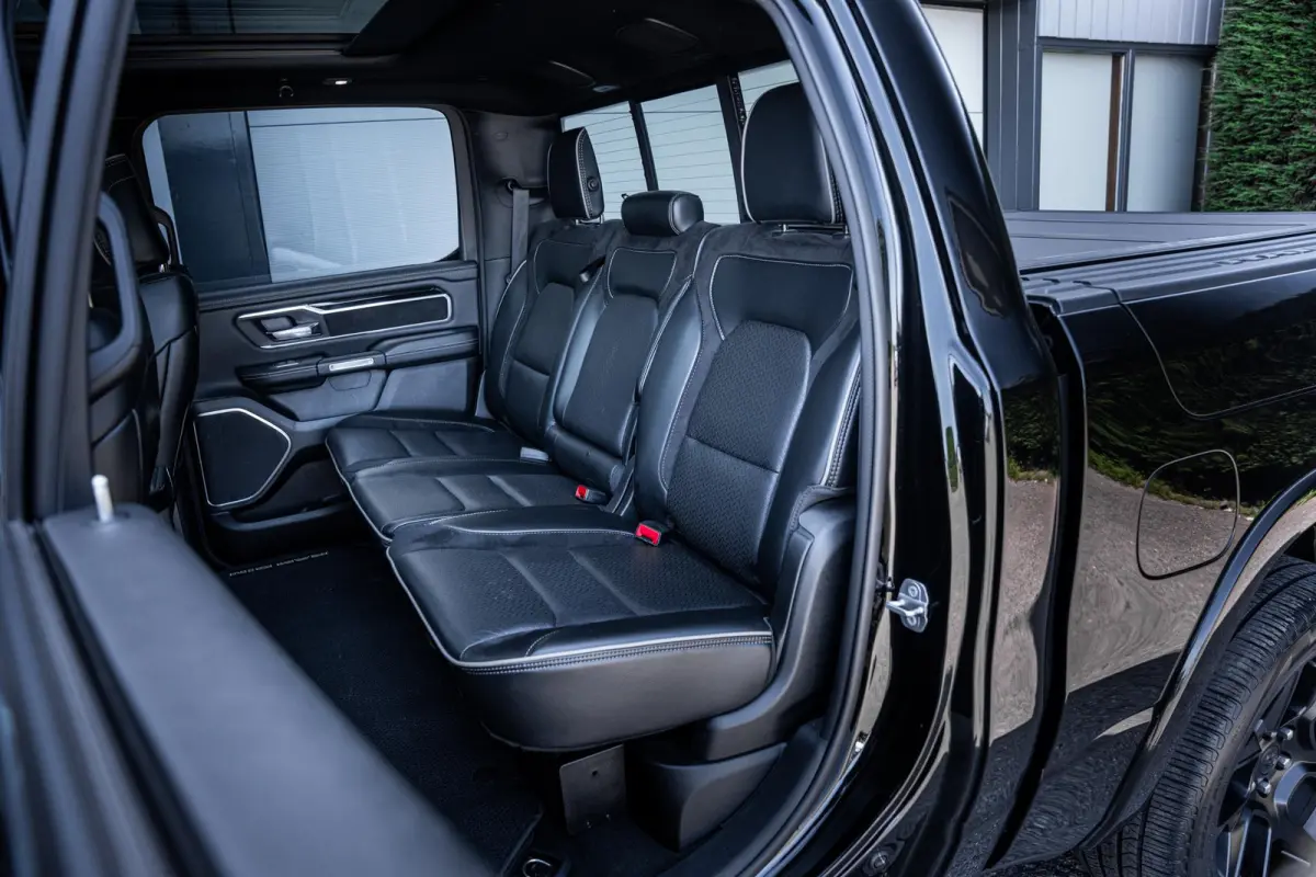 1500 5.7L V8 4x4 Laramie I Pano-dak I H&K I Luchtvering I 360° I Prins-LPG I ACC I Elek.-Sidebars
