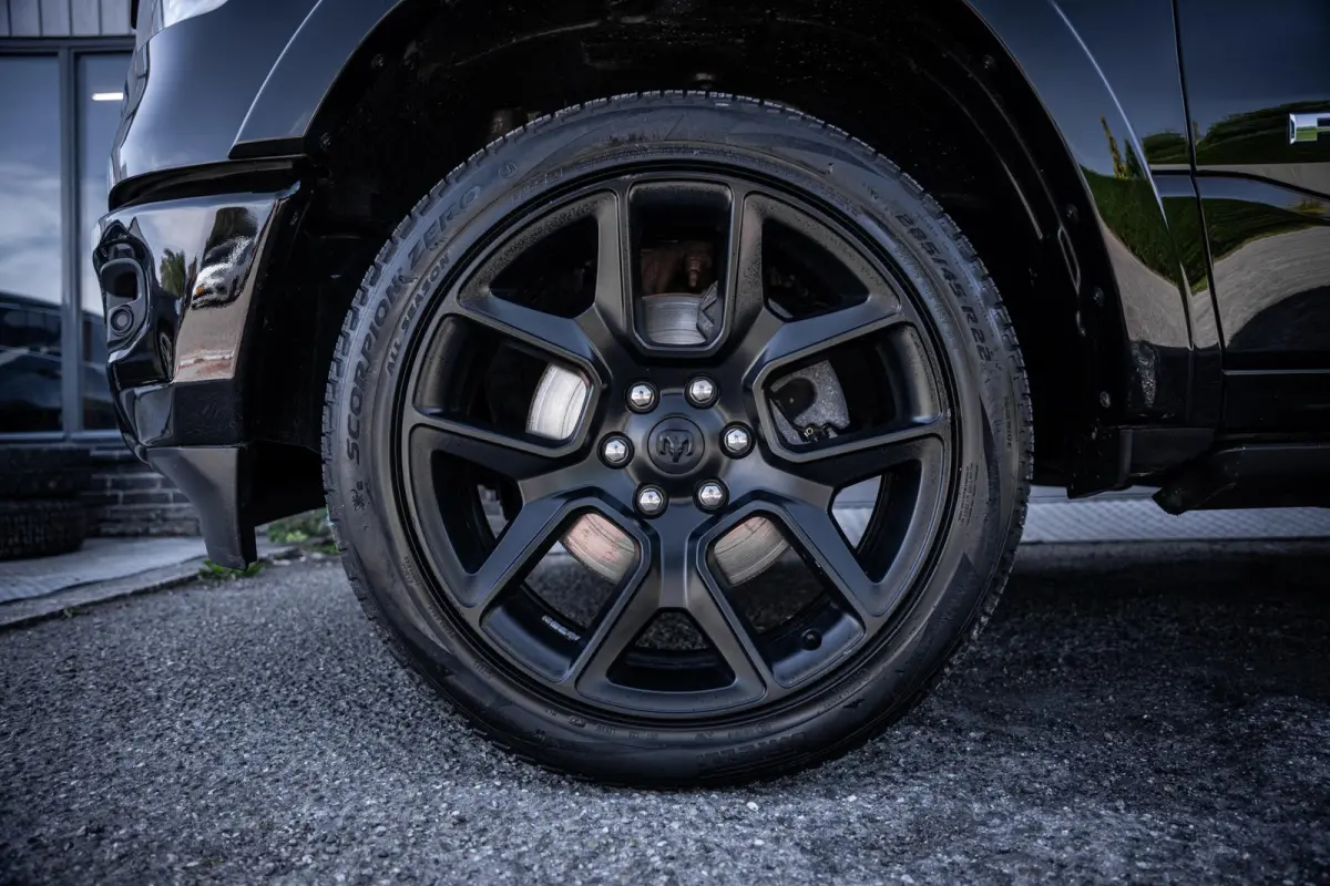 1500 5.7L V8 4x4 Laramie I Pano-dak I H&K I Luchtvering I 360° I Prins-LPG I ACC I Elek.-Sidebars