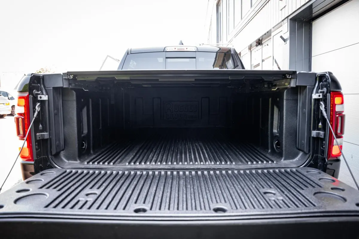 1500 5.7L V8 4x4 Laramie I Pano-dak I H&K I Luchtvering I 360° I Prins-LPG I ACC I Elek.-Sidebars