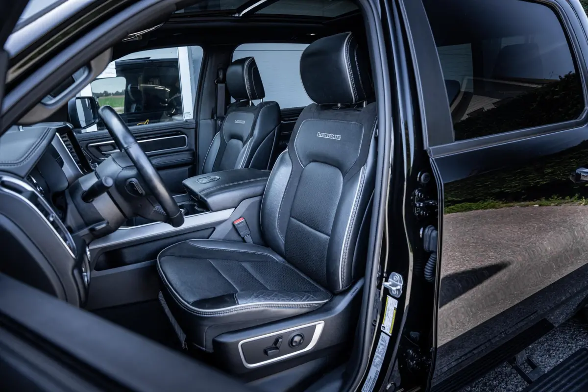 1500 5.7L V8 4x4 Laramie I Pano-dak I H&K I Luchtvering I 360° I Prins-LPG I ACC I Elek.-Sidebars