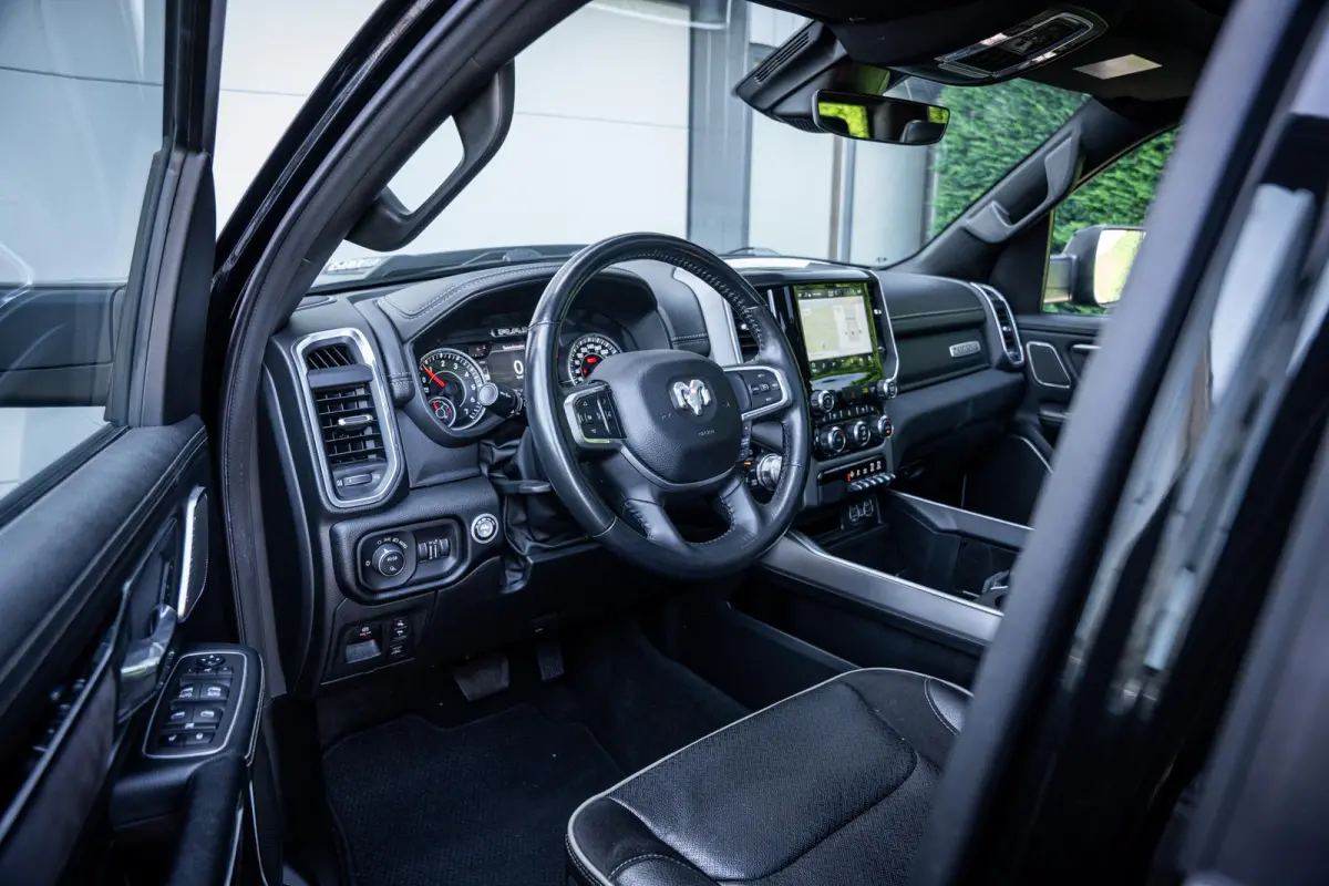 1500 5.7L V8 4x4 Laramie I Pano-dak I H&K I Luchtvering I 360° I Prins-LPG I ACC I Elek.-Sidebars