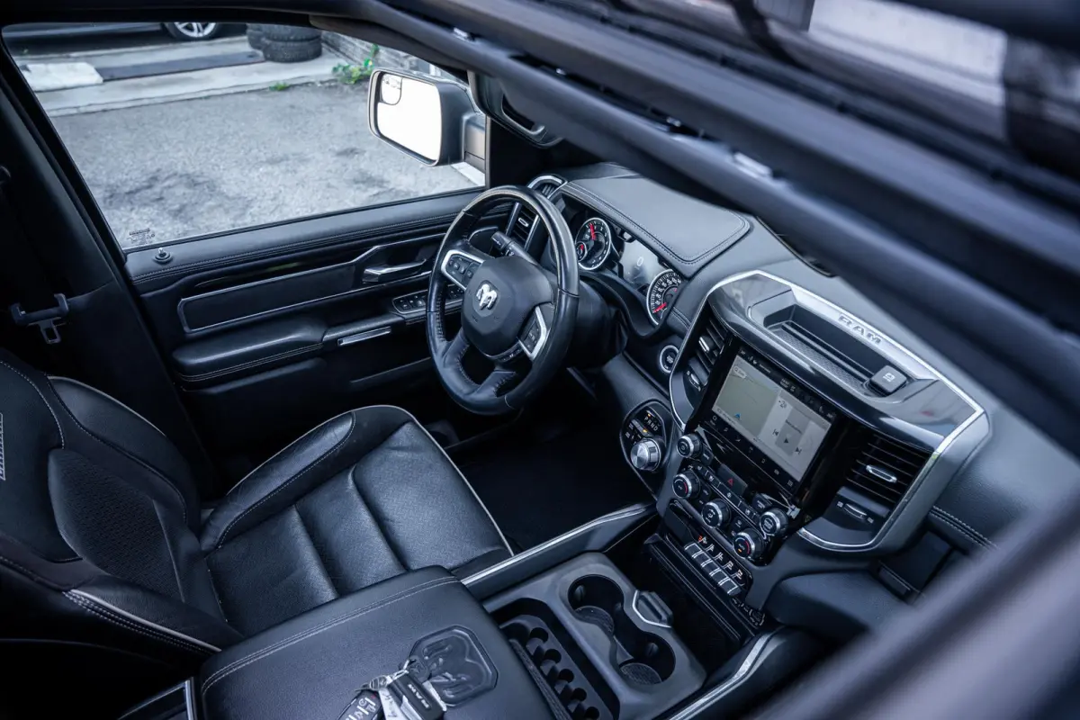 1500 5.7L V8 4x4 Laramie I Pano-dak I H&K I Luchtvering I 360° I Prins-LPG I ACC I Elek.-Sidebars