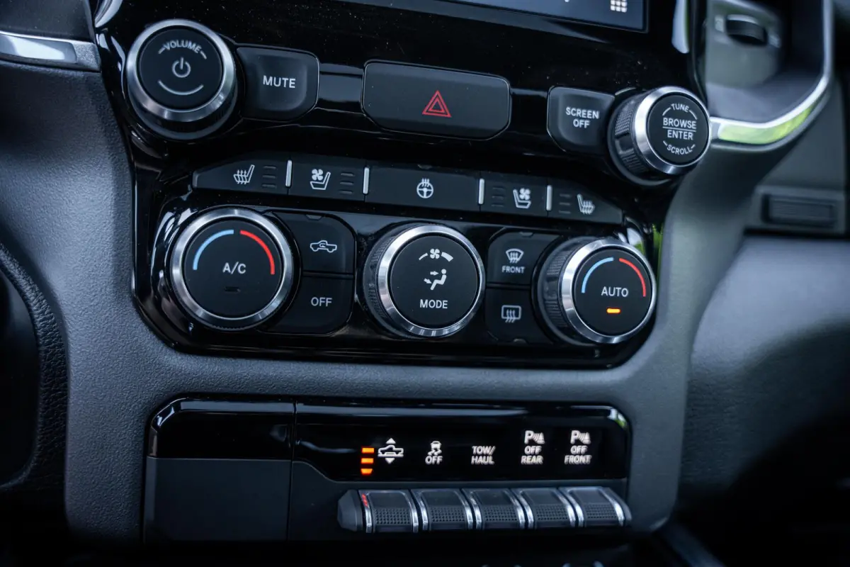 1500 5.7L V8 4x4 Laramie I Pano-dak I H&K I Luchtvering I 360° I Prins-LPG I ACC I Elek.-Sidebars