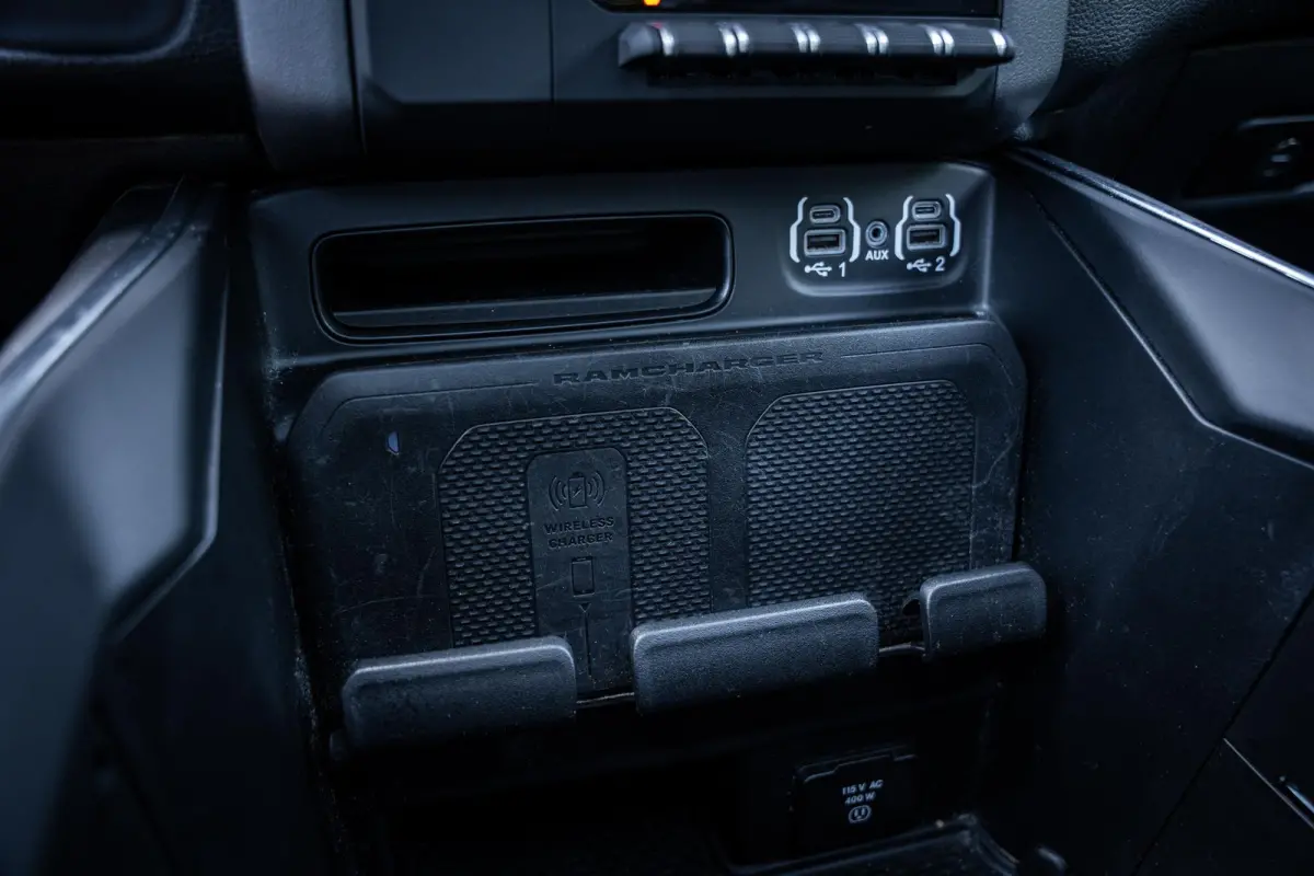 1500 5.7L V8 4x4 Laramie I Pano-dak I H&K I Luchtvering I 360° I Prins-LPG I ACC I Elek.-Sidebars