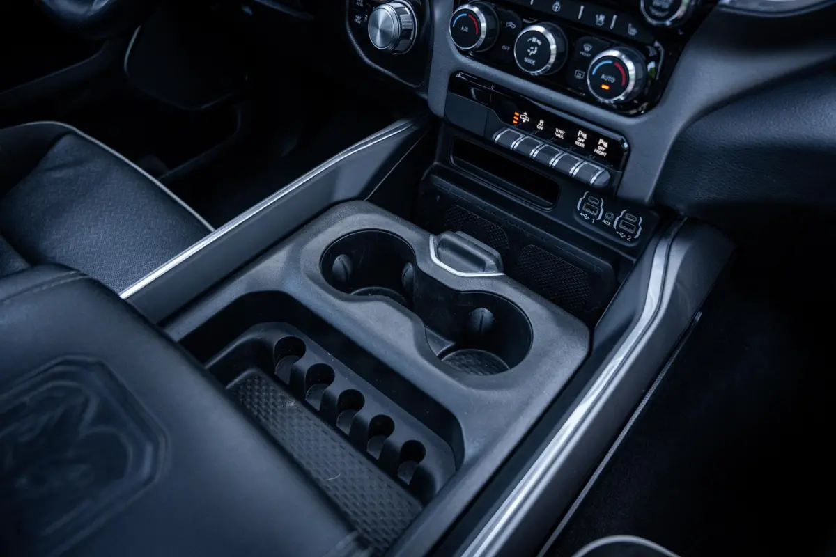 1500 5.7L V8 4x4 Laramie I Pano-dak I H&K I Luchtvering I 360° I Prins-LPG I ACC I Elek.-Sidebars